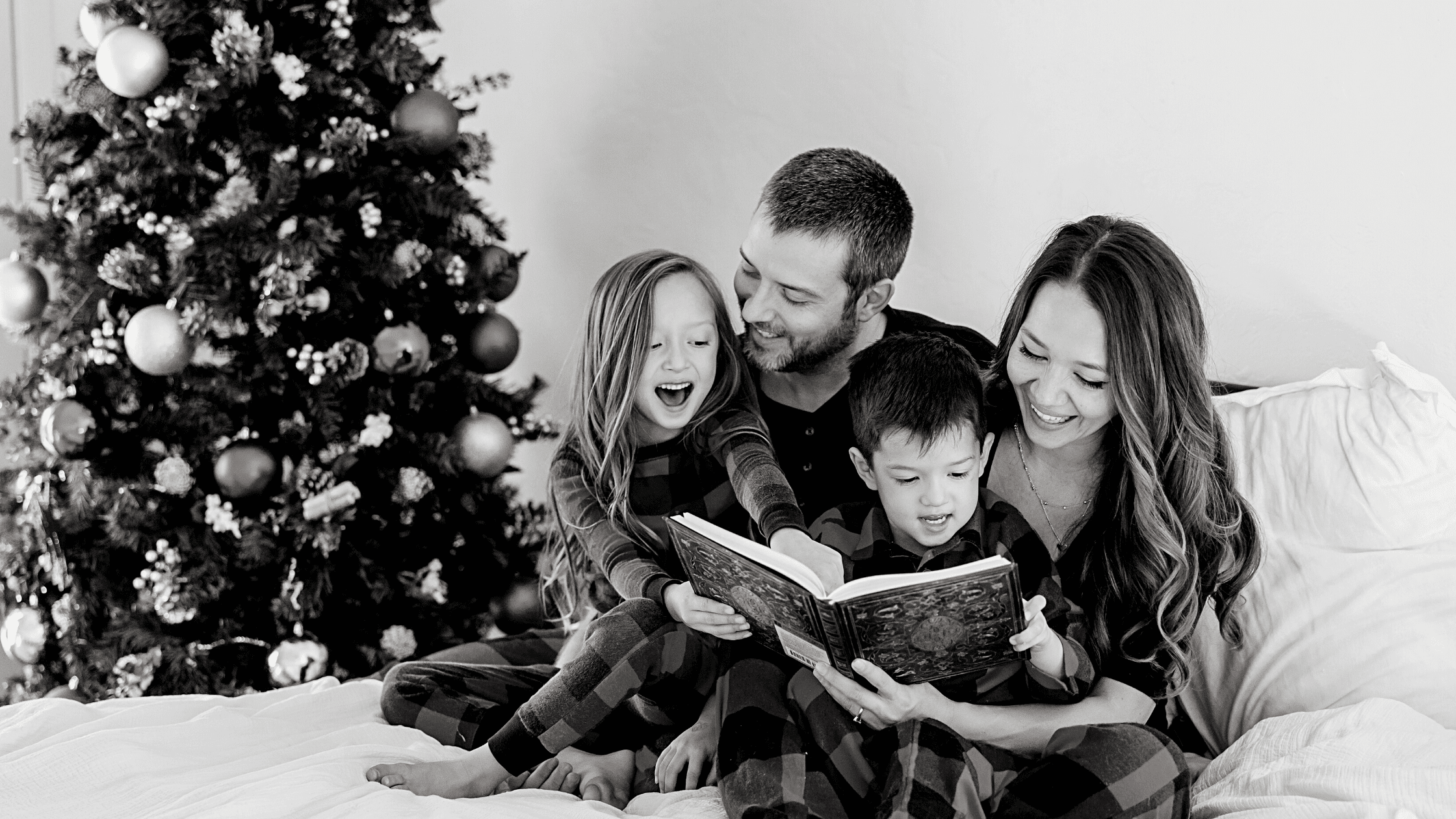 16 Family Christmas Photo Ideas - The Best Way to Capture Holiday Memories