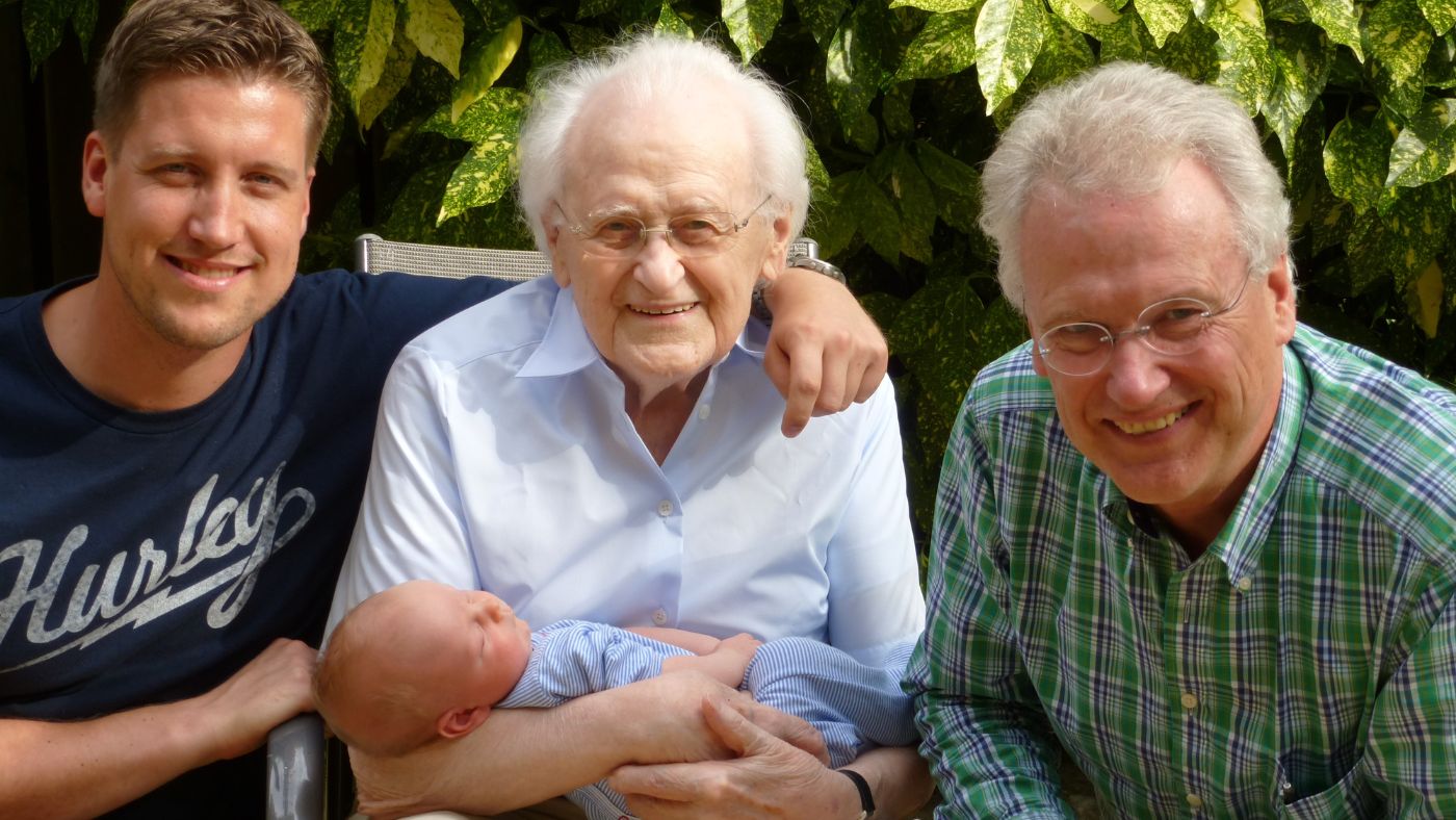 How To Use Digital Tools To Pass On Your Life To Your Kids